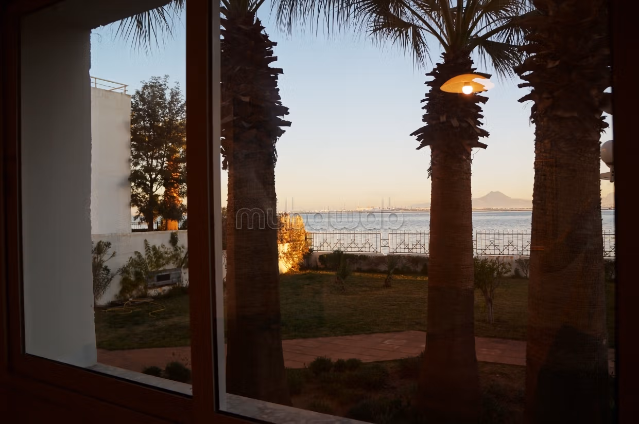 Spacious furnished apartment with lake view