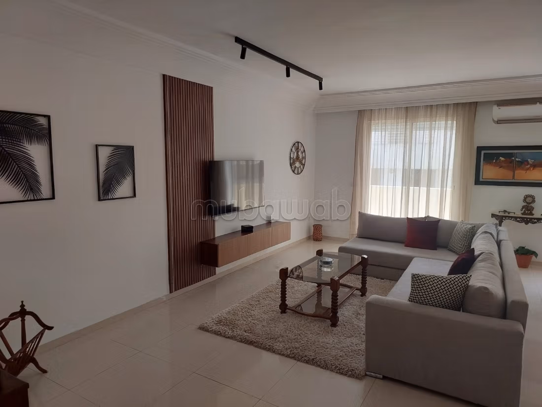 Louez cet appartement à Palmier. 4 grandes pièces. Meublé
