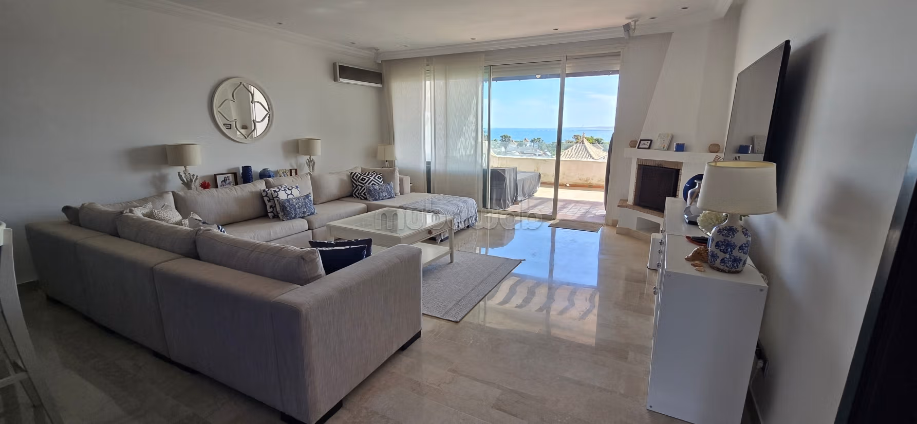 Rent an apartment. Surface area 100 m². Attic