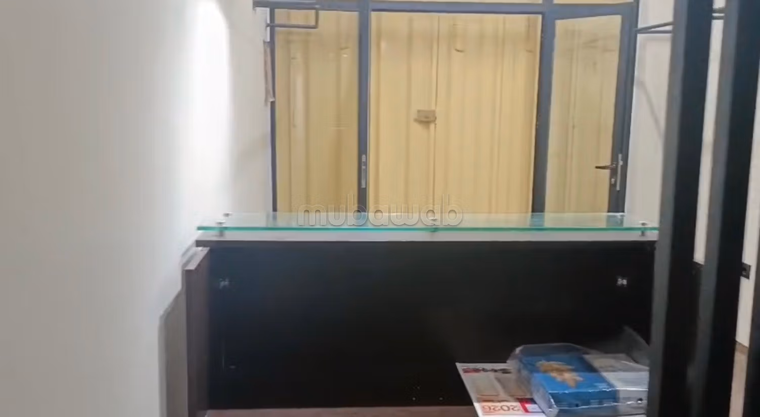 Local commercial en vente à Oulfa. Surface de 18m2 1étage et cave 26m2. Sécurisé 24/24