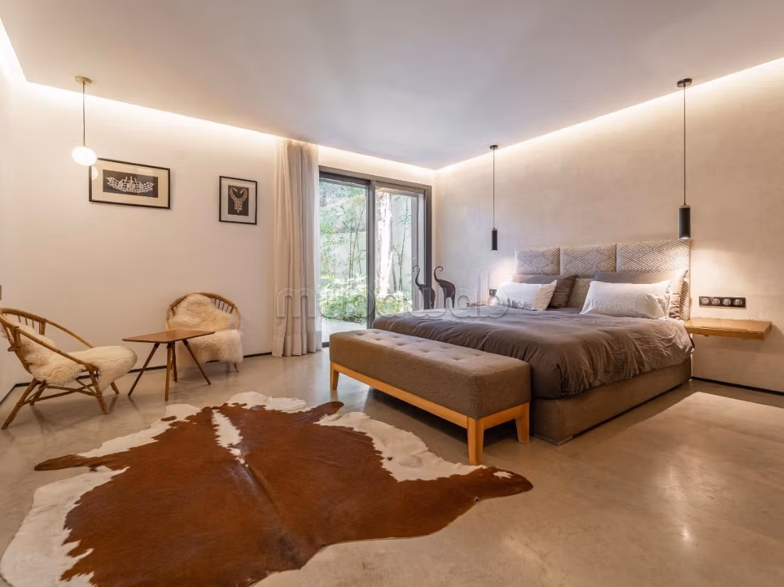 Contemporary villa with private pool