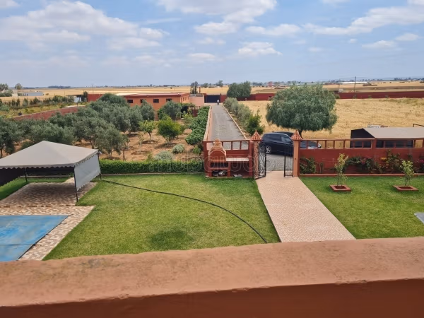 Vente ferme 1 Hectare avec.
Villa