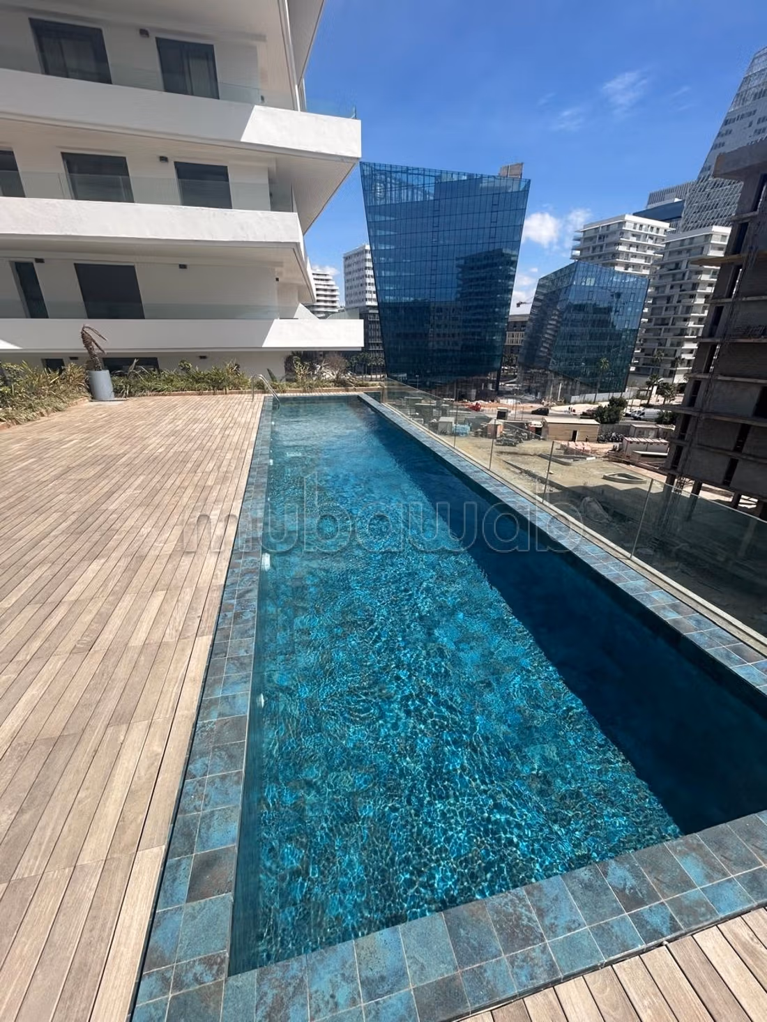 Studio neuf meublé terrasse Piscine CFC premium — 4