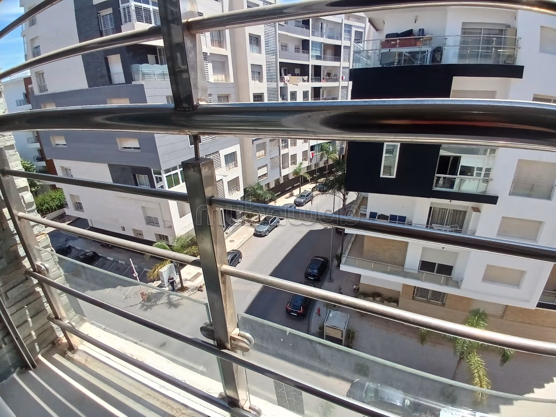 Un magnifique apt meublé à louer — 6