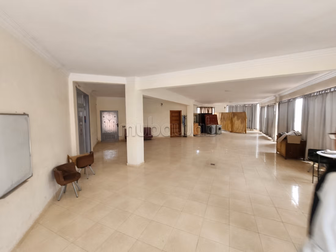 À LOUER – Local commercial / industriel de 3 500 m²