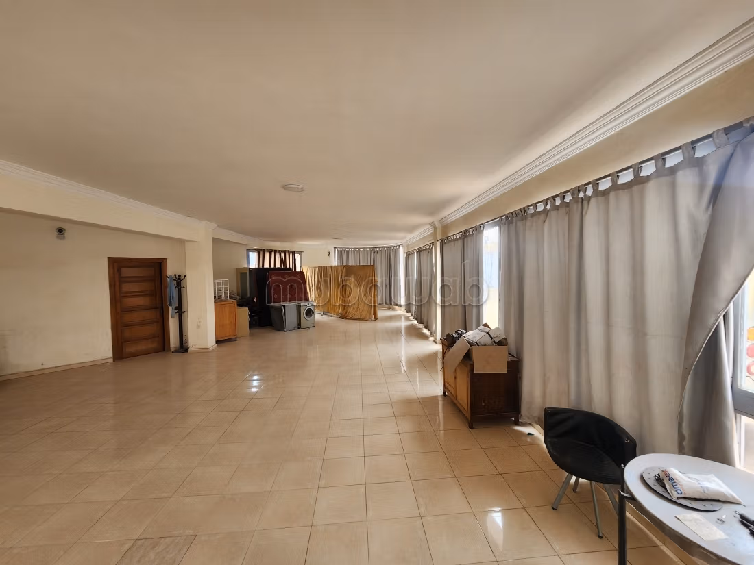 À LOUER – Local commercial / industriel de 3 500 m²