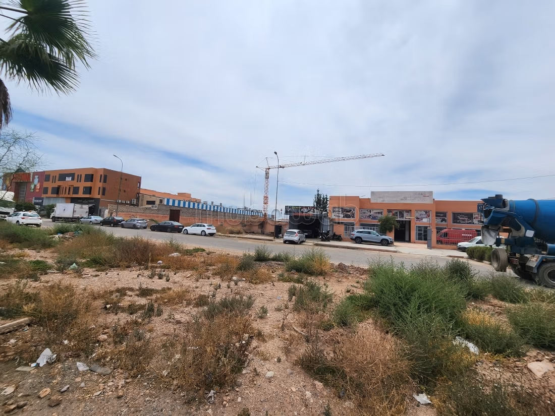 À LOUER – Local commercial / industriel de 3 500 m²