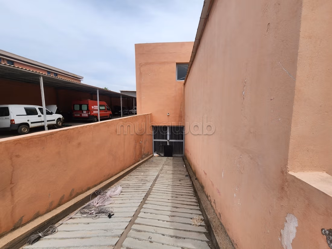 À LOUER – Local commercial / industriel de 3 500 m²
