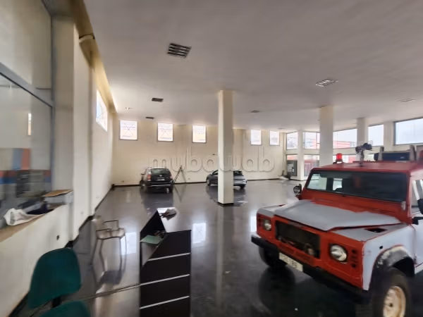 À LOUER – Local commercial / industriel de 3 500 m²
