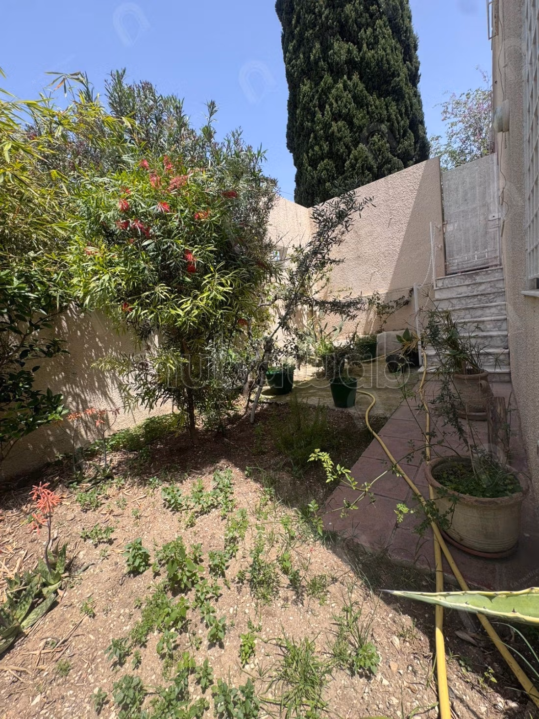 A vendre Villa 2S5 avec jardin à cité romena