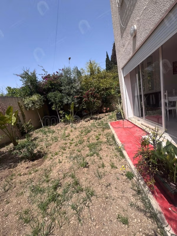 A vendre Villa 2S5 avec jardin à cité romena