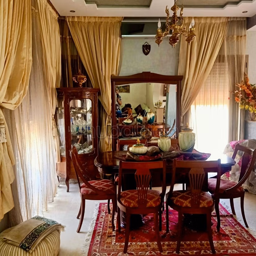 Villa de 3 fachadas bien soleada en venta