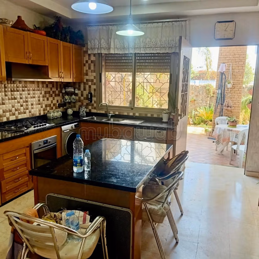 Villa de 3 fachadas bien soleada en venta