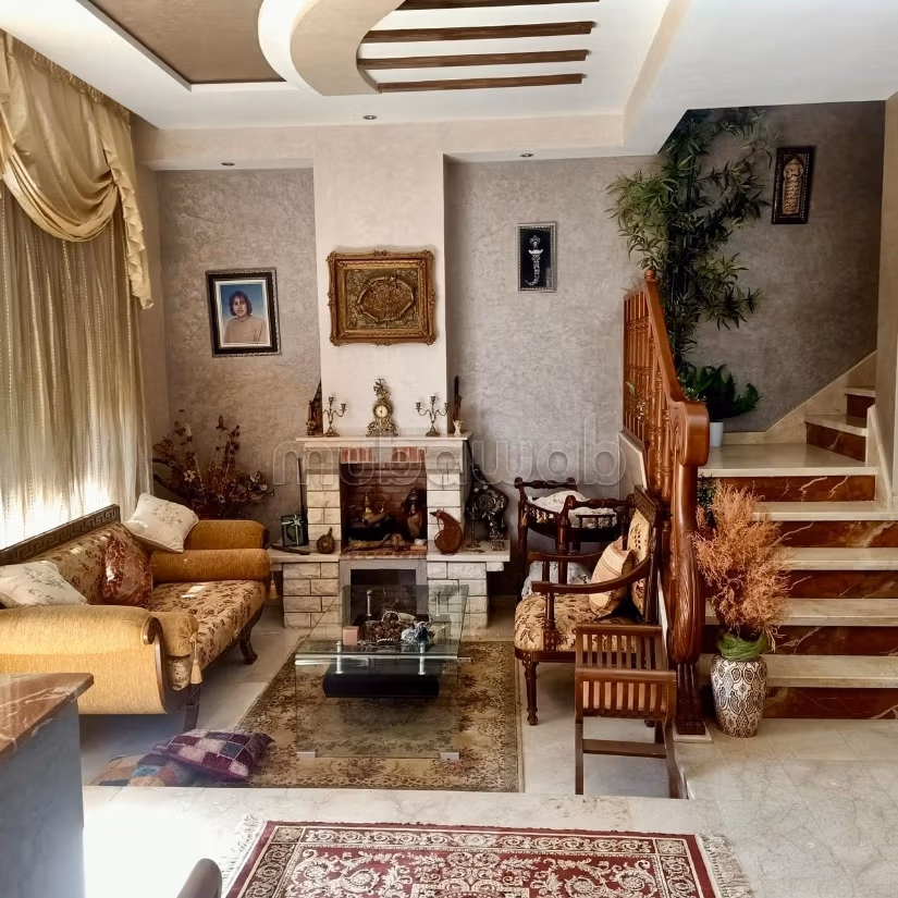 Villa de 3 fachadas bien soleada en venta