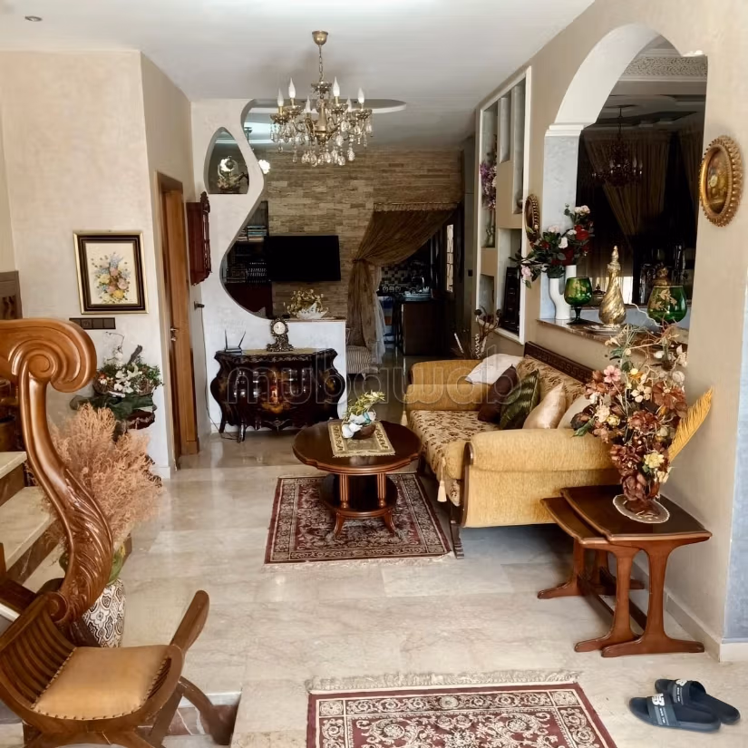Villa de 3 fachadas bien soleada en venta