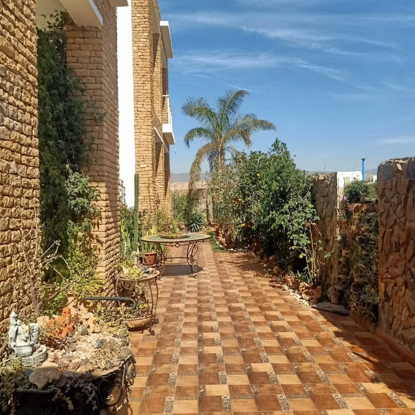 Villa de 3 fachadas bien soleada en venta