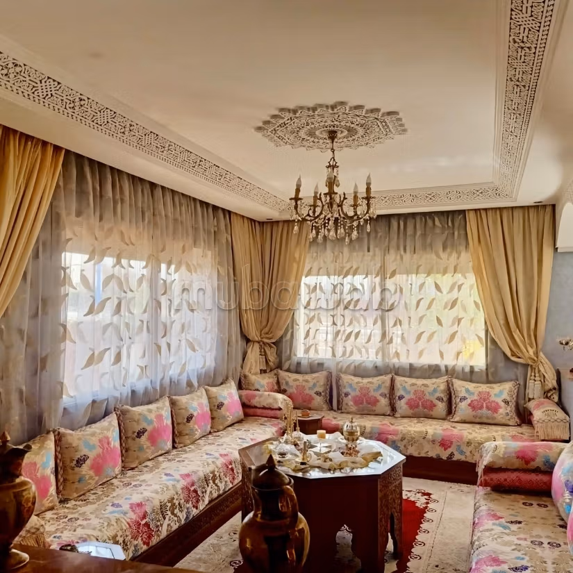 Villa de 3 fachadas bien soleada en venta