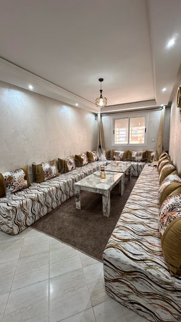 Louez cet appartement à mhamid. Surface totale 65 m². Salon Marocain, sécurité