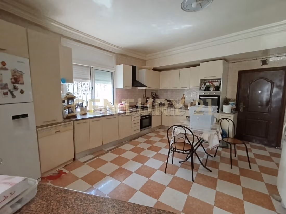À vendre villa S5 avec piscine Ain Zaghouan Nord