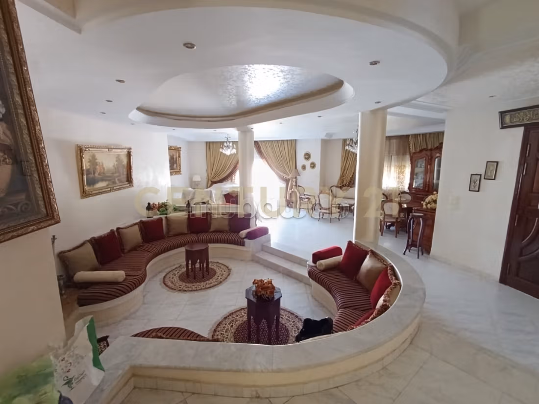 À vendre villa S5 avec piscine Ain Zaghouan Nord