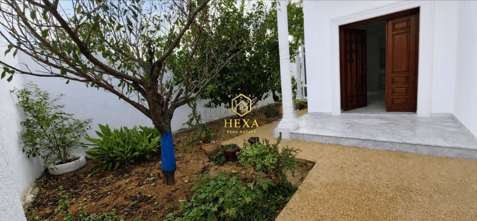 A louer une villa jumelée S4 avec Jardin