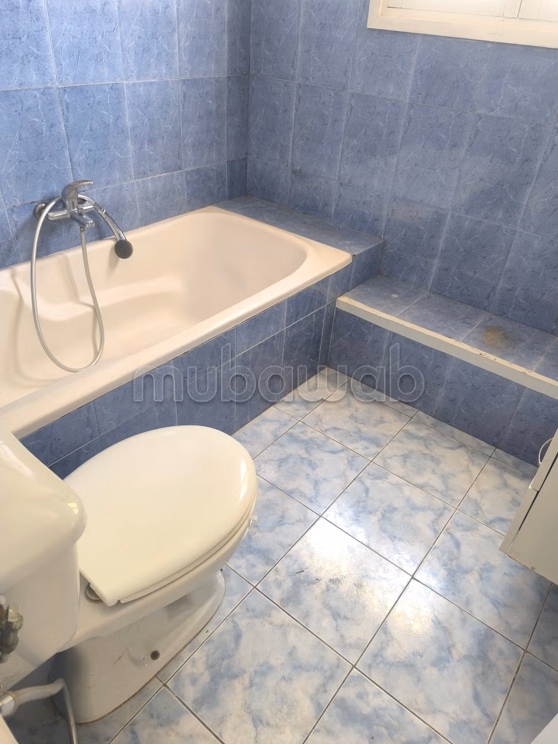 Luxury Villa for rent in Cité El Ahmadi. Total area 180 m². Secured door and central heating
