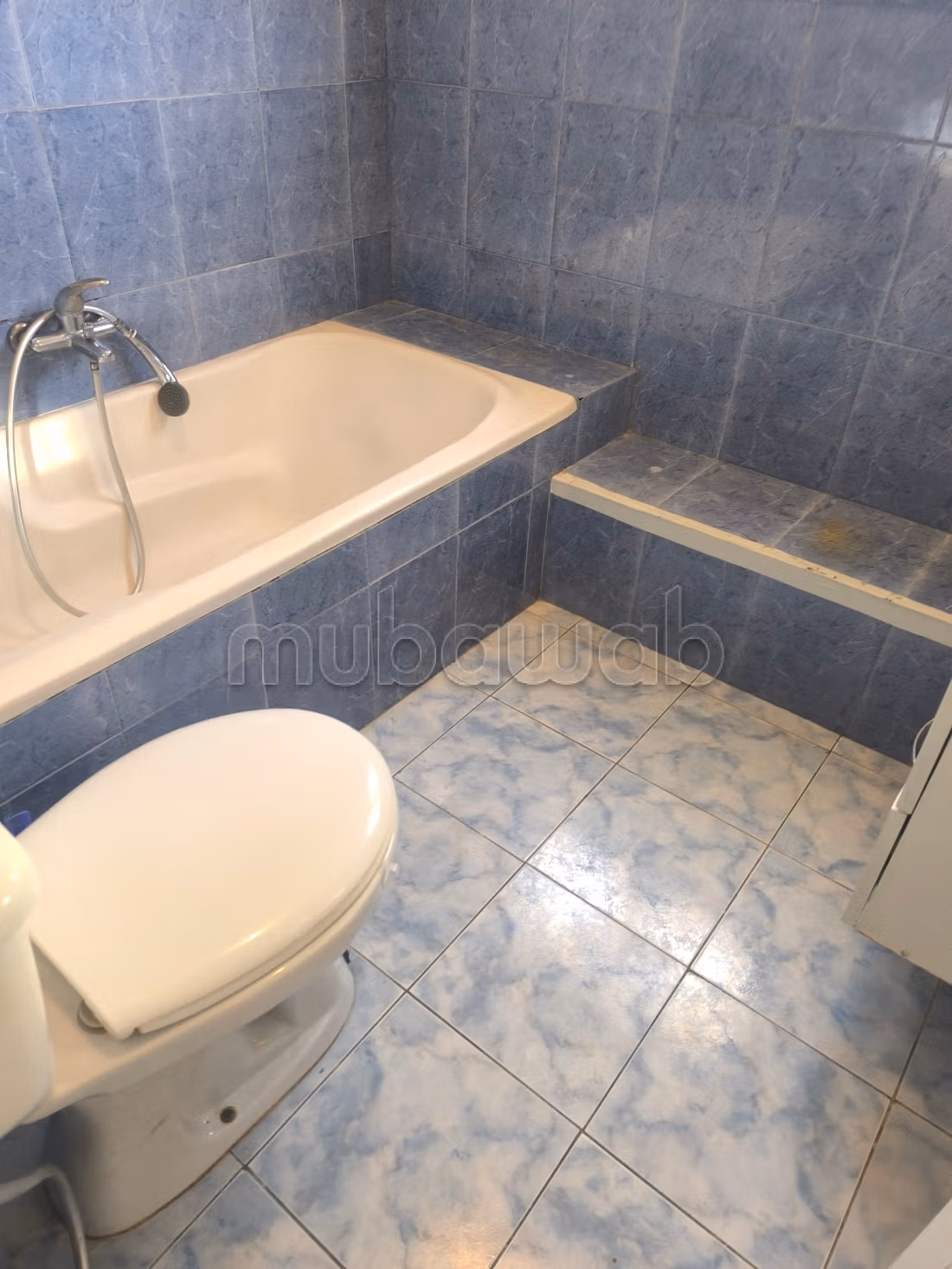 Luxury Villa for rent in Cité El Ahmadi. Total area 180 m². Secured door and central heating