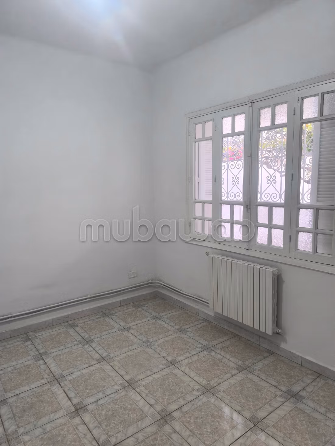 Luxury Villa for rent in Cité El Ahmadi. Total area 180 m². Secured door and central heating