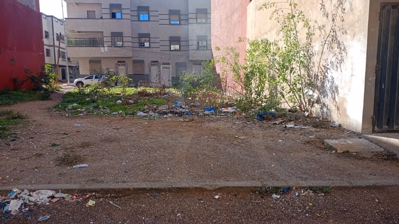 Terrain à la vente à Azib Derai.
Superficie 82 m²