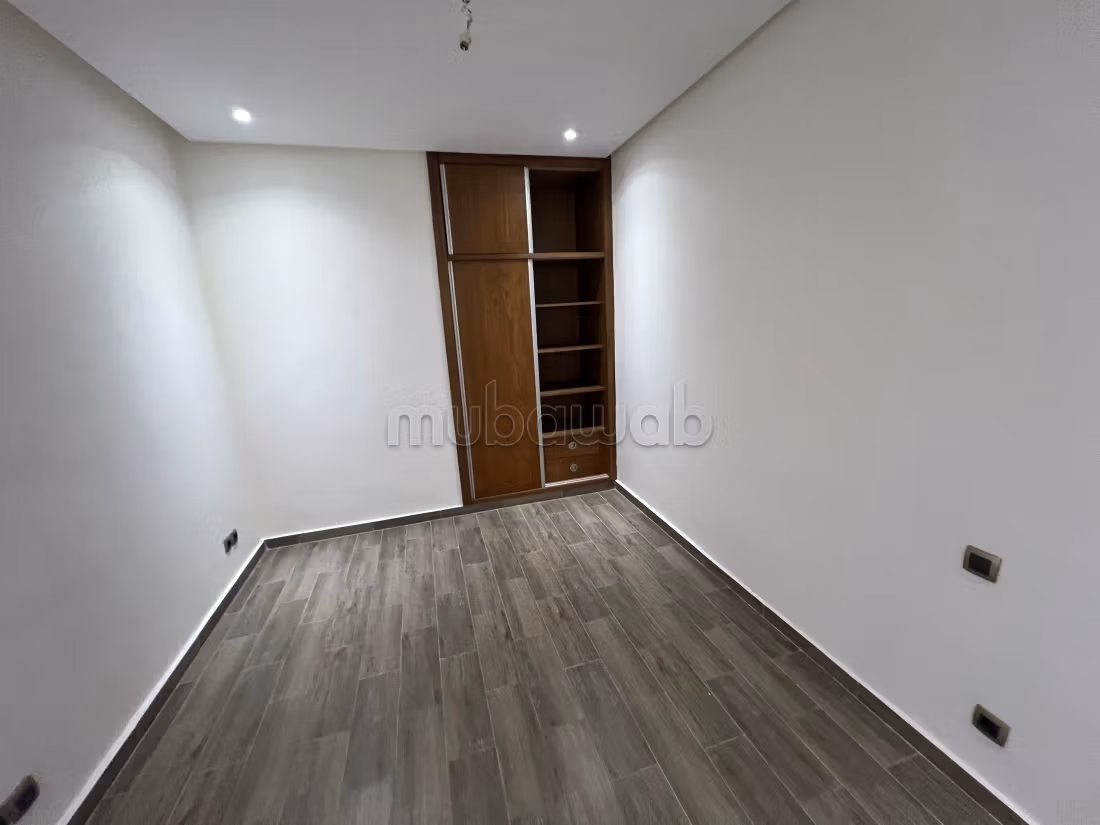 Straordinaria villa in affitto. 4 camere. Giardino, terrazzo