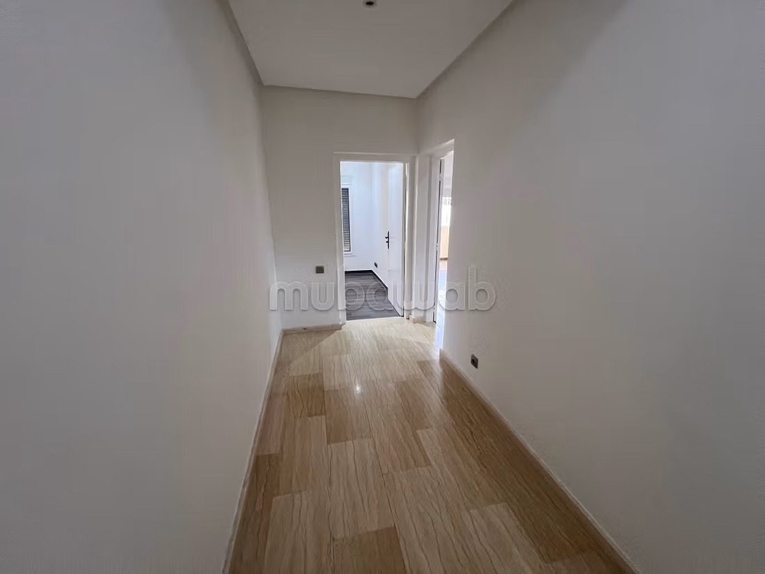 Straordinaria villa in affitto. 4 camere. Giardino, terrazzo
