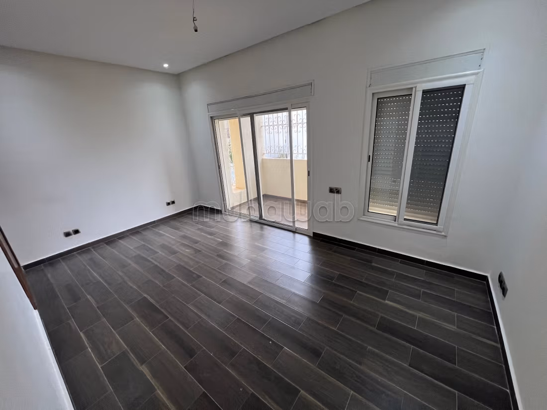 Straordinaria villa in affitto. 4 camere. Giardino, terrazzo