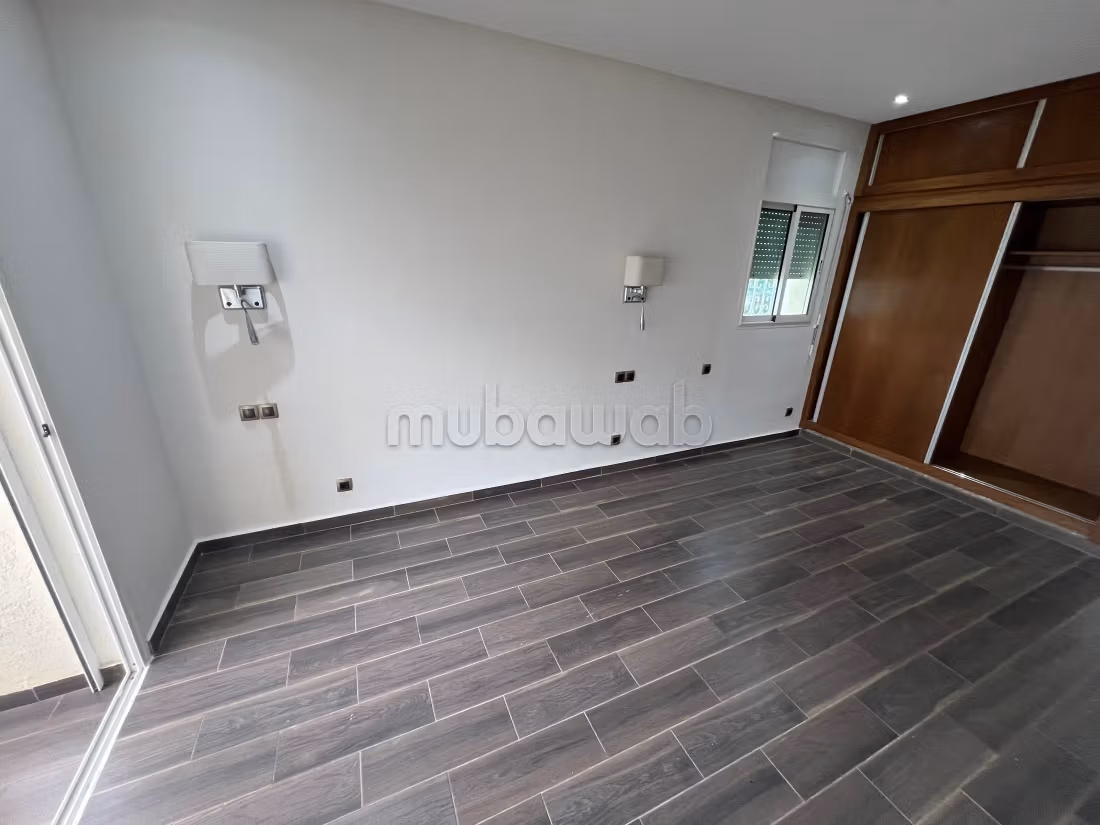 Straordinaria villa in affitto. 4 camere. Giardino, terrazzo
