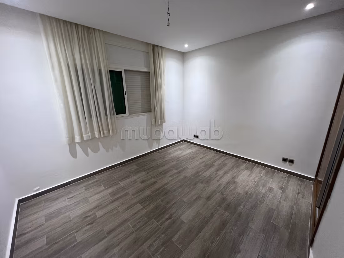Straordinaria villa in affitto. 4 camere. Giardino, terrazzo