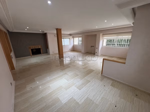Luxury villa for rent. 4 lovely rooms. Beautiful terrace and garden