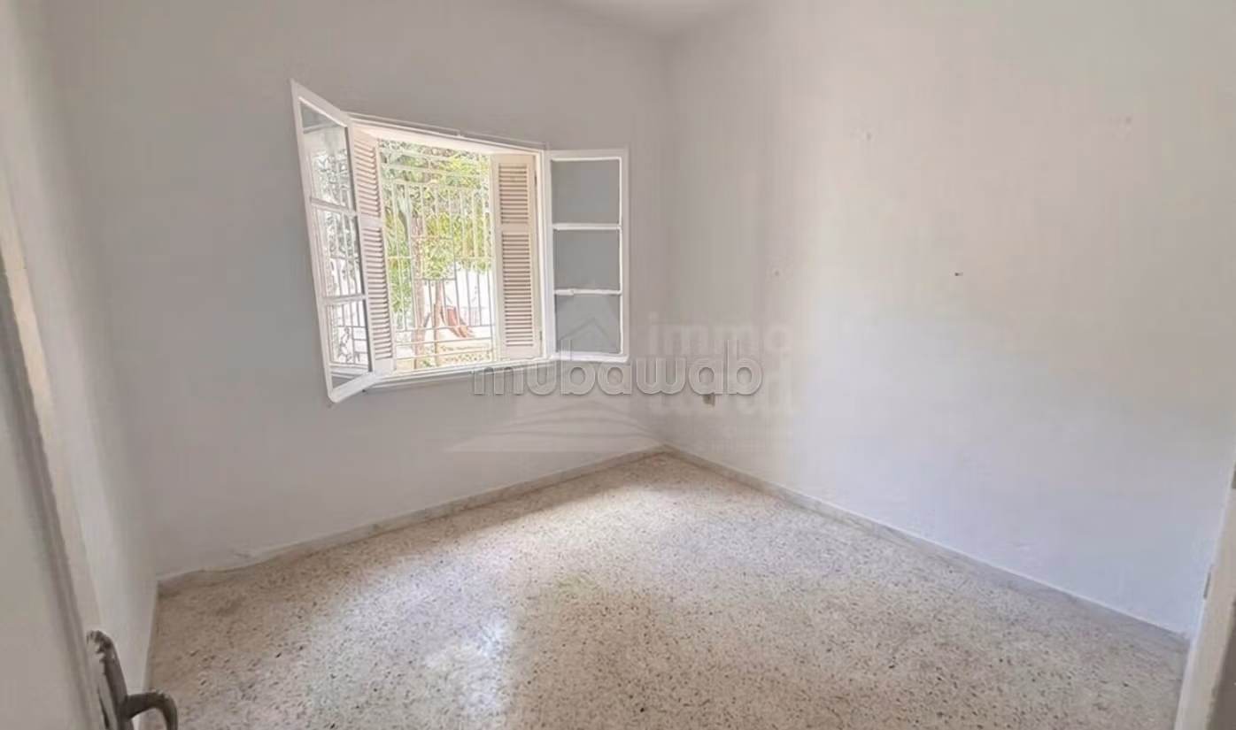 Maison de 364m2 terrain et 147m2 bâti a cité nozha ariana