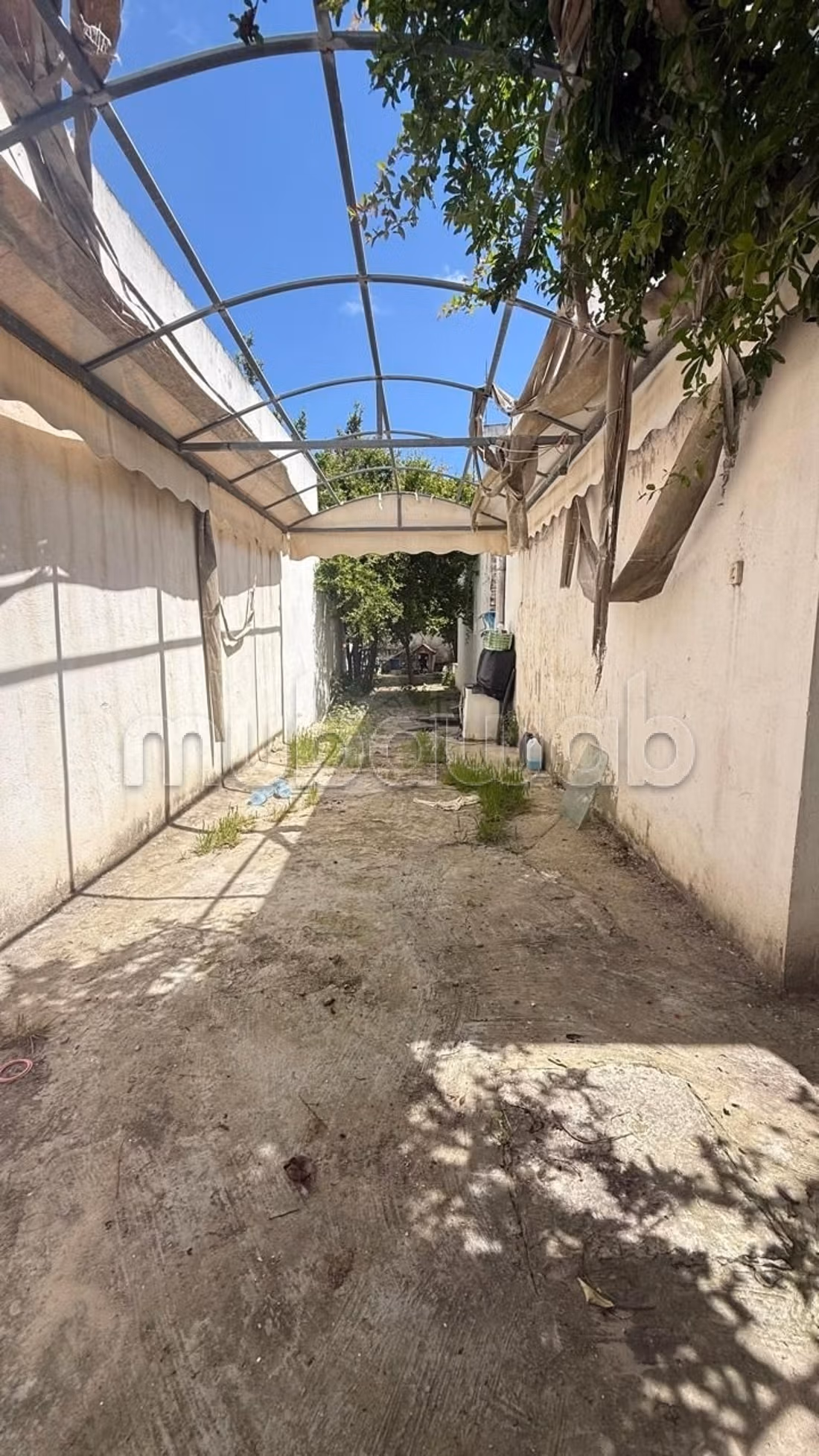 Maison de 364m2 terrain et 147m2 bâti a cité nozha ariana