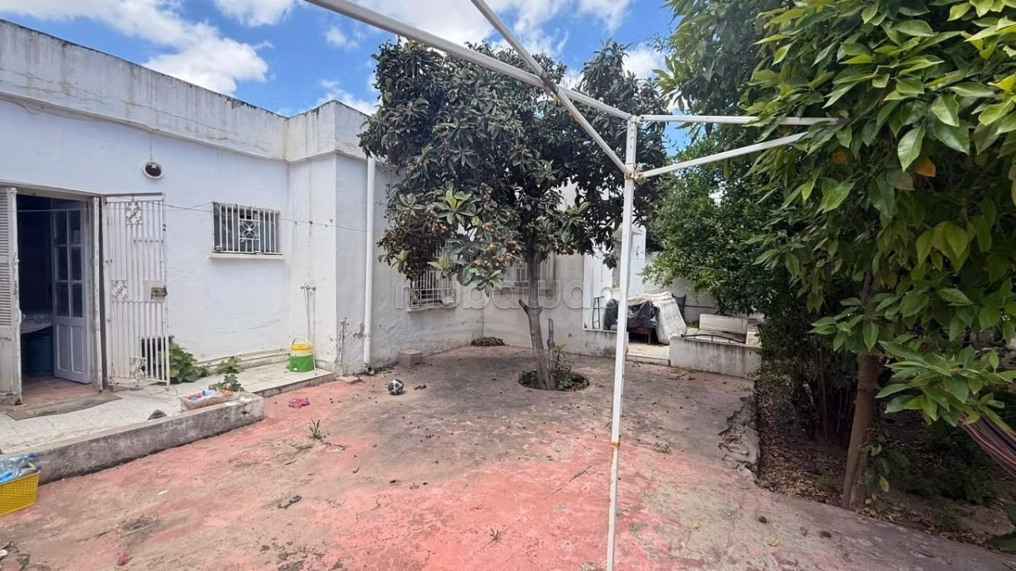 Maison de 364m2 terrain et 147m2 bâti a cité nozha ariana