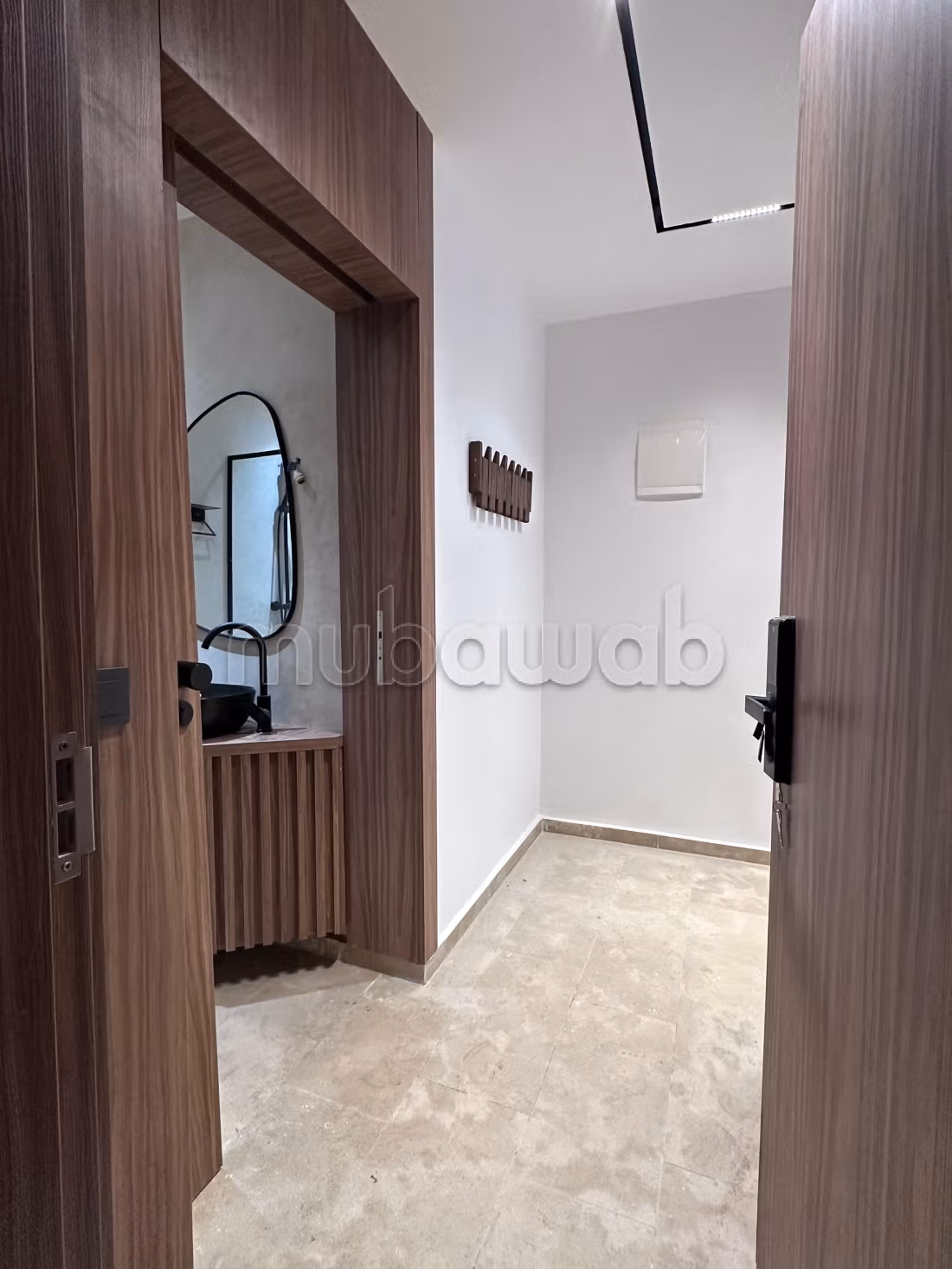 Studio meublé avec jardin privatif – location hybride au mois