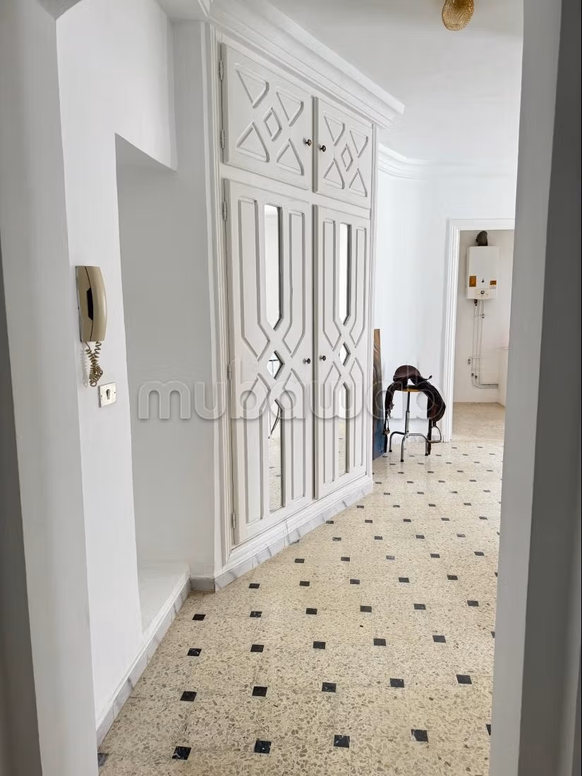 Vente villa de luxe à El Menzah 9c 6chambres agréables. Service de concierge et climatisation