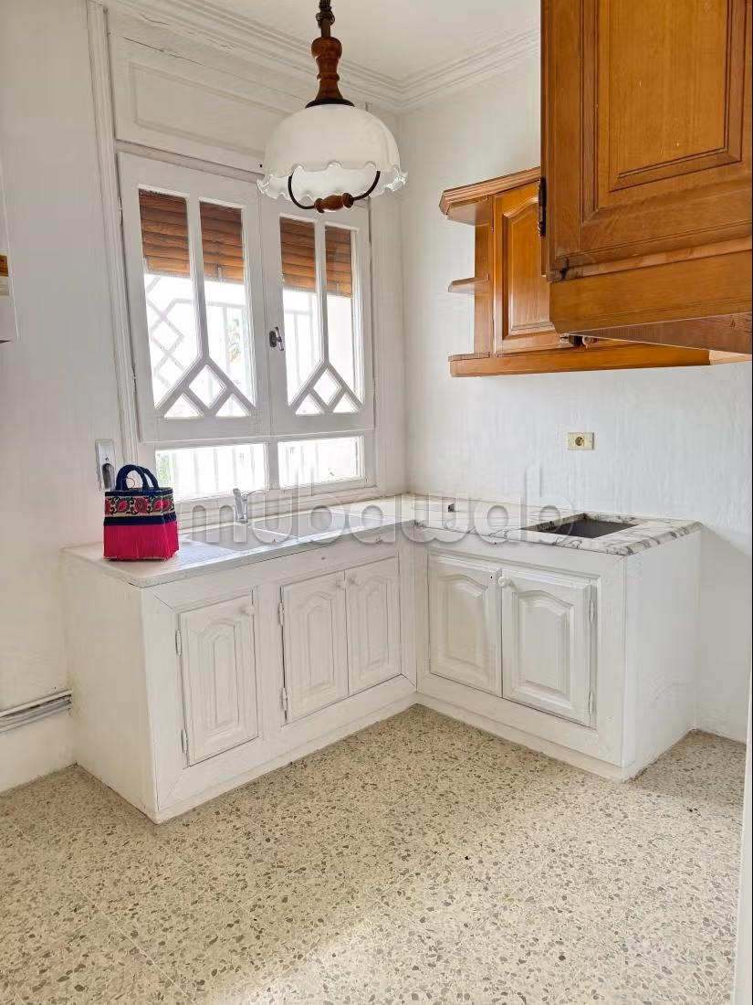 Vente villa de luxe à El Menzah 9c 6chambres agréables. Service de concierge et climatisation