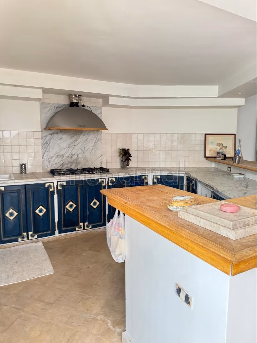 Vente villa de luxe à El Menzah 9c 6chambres agréables. Service de concierge et climatisation