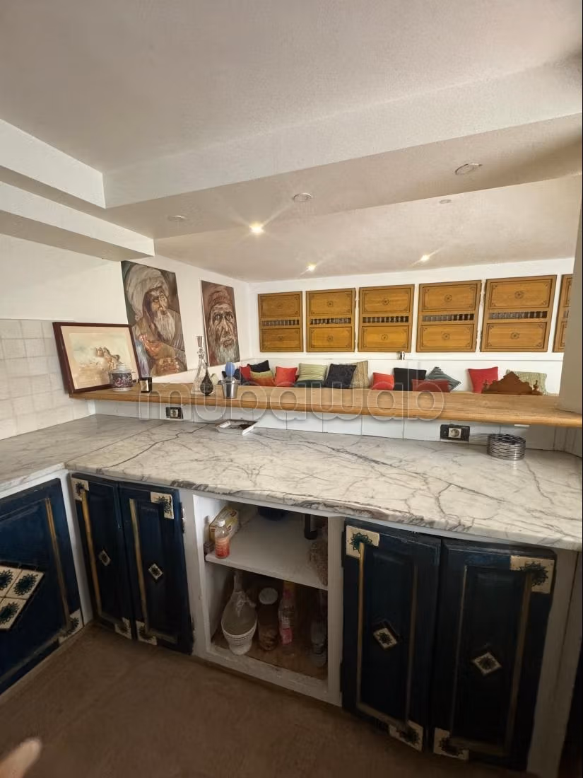 Vente villa de luxe à El Menzah 9c 6chambres agréables. Service de concierge et climatisation