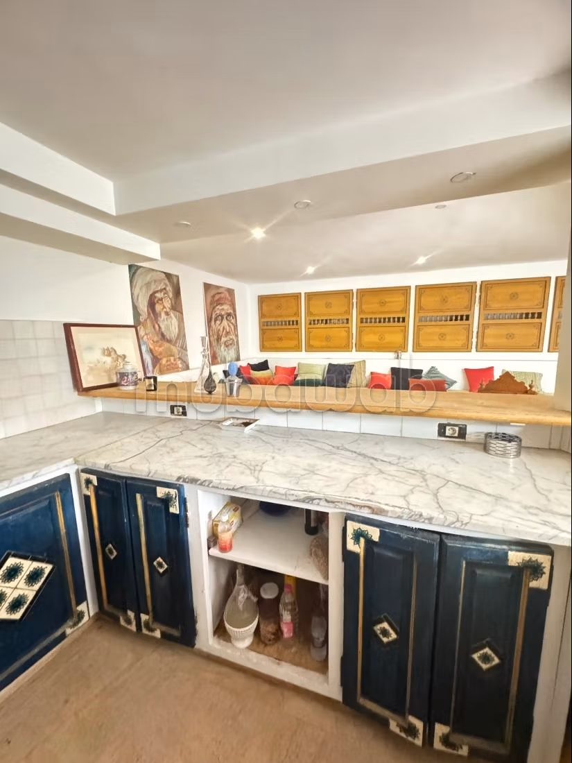 Vente villa de luxe à El Menzah 9c 6chambres agréables. Service de concierge et climatisation