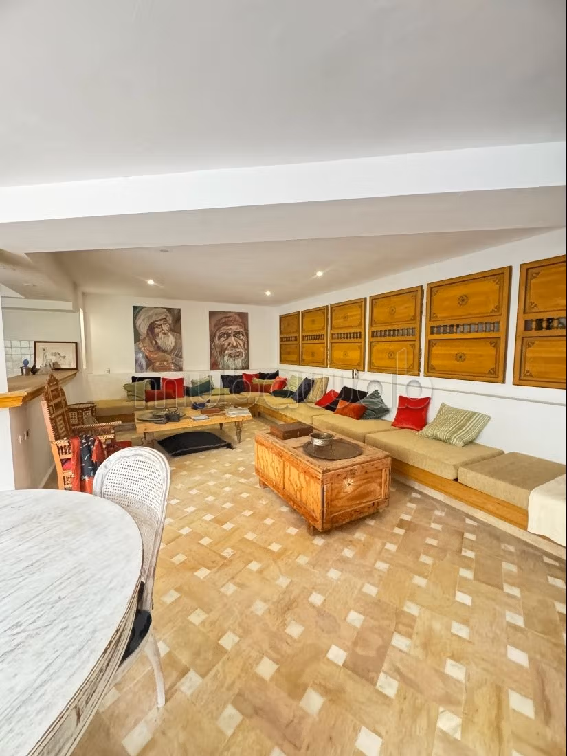 Vente villa de luxe à El Menzah 9c 6chambres agréables. Service de concierge et climatisation