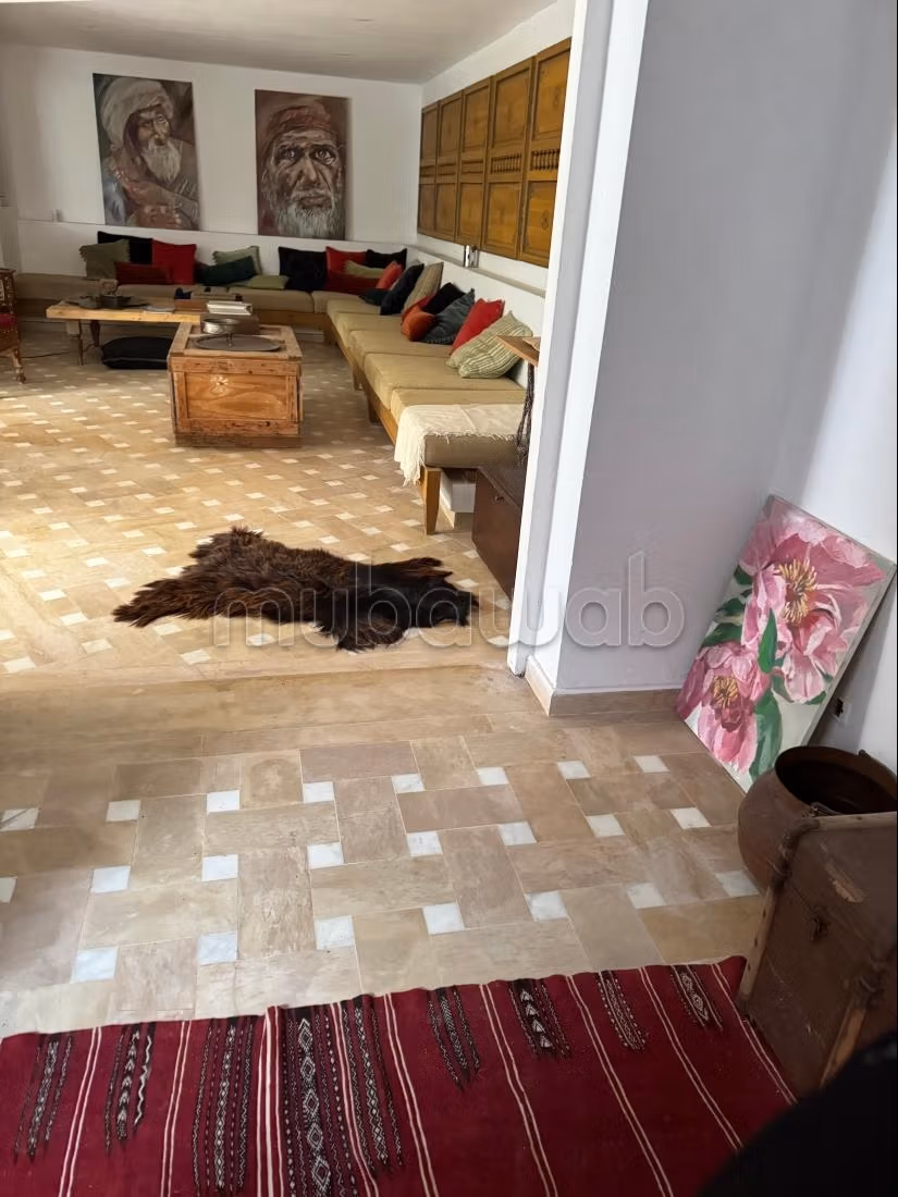 Vente villa de luxe à El Menzah 9c 6chambres agréables. Service de concierge et climatisation