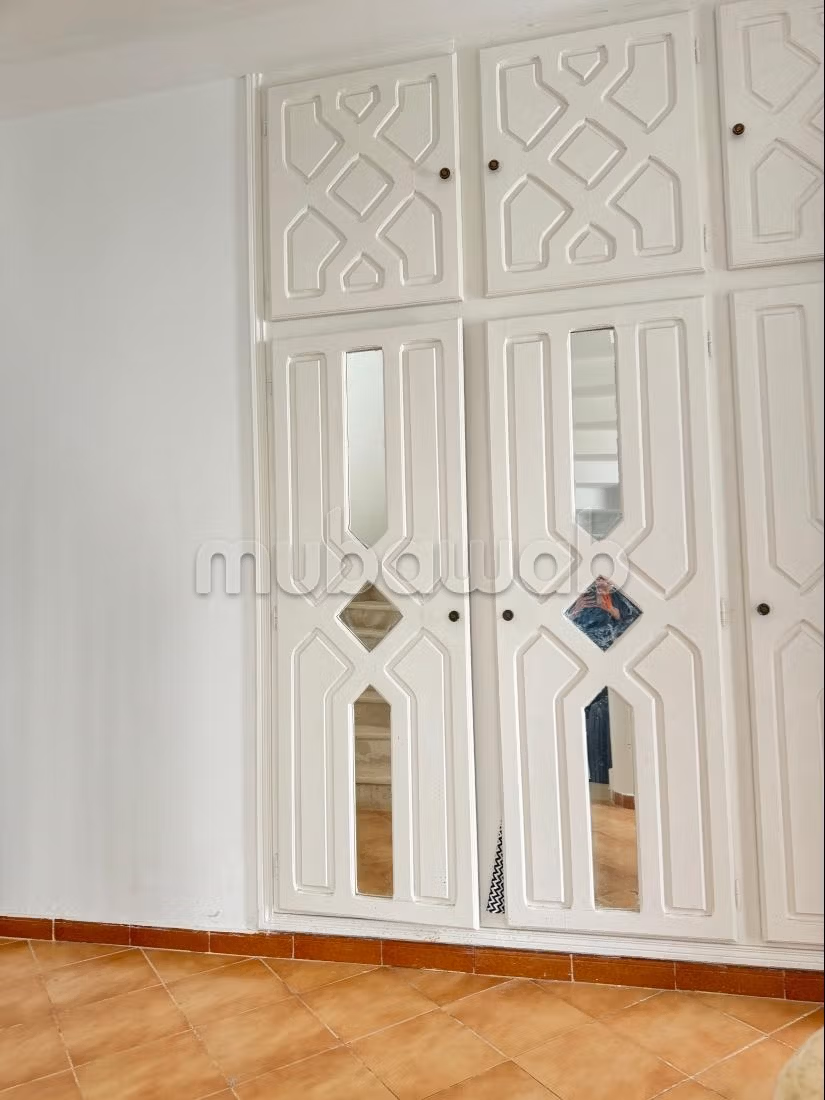 Vente villa de luxe à El Menzah 9c 6chambres agréables. Service de concierge et climatisation