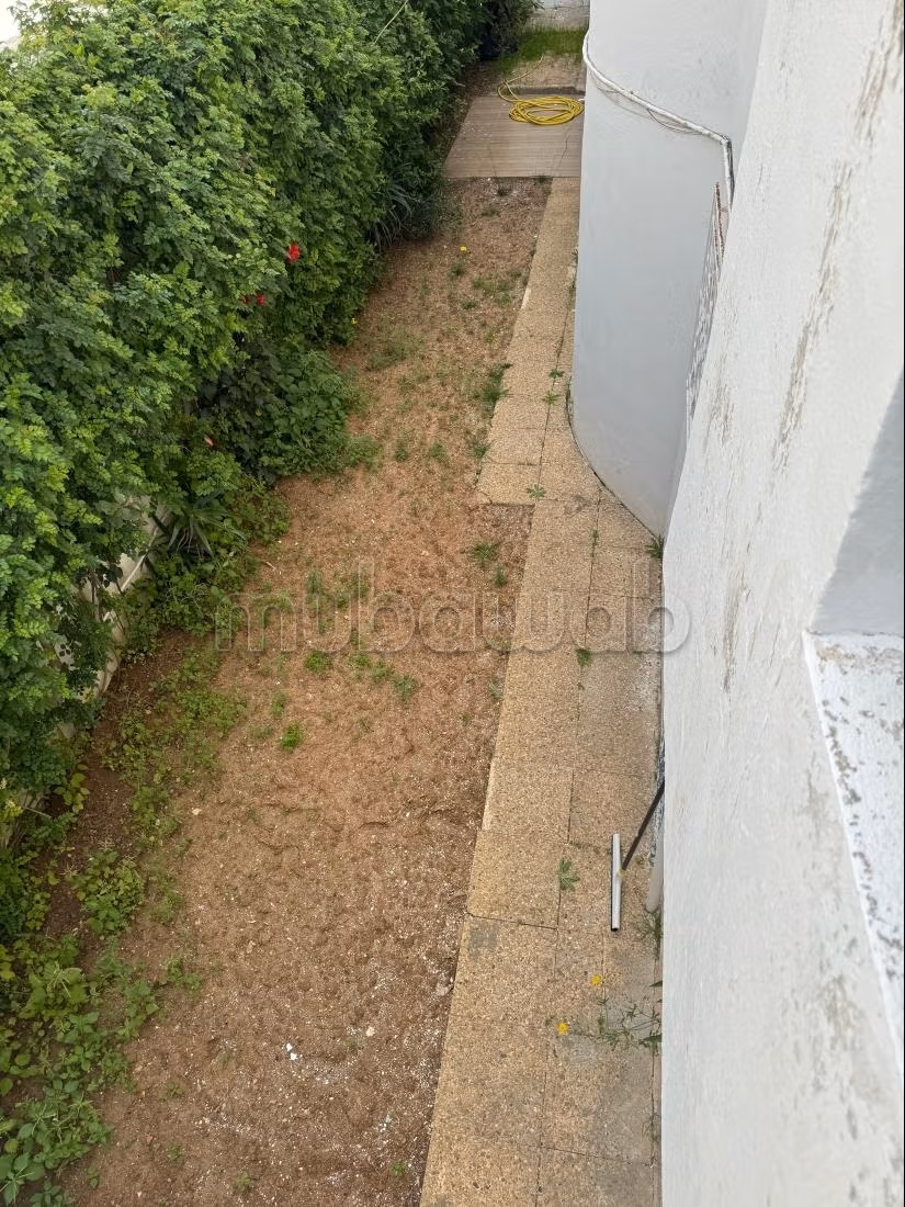 Vente villa de luxe à El Menzah 9c 6chambres agréables. Service de concierge et climatisation