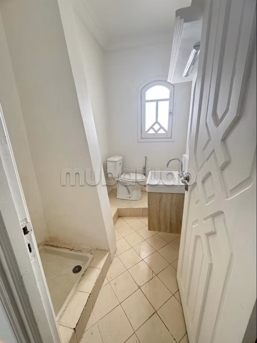 Vente villa de luxe à El Menzah 9c 6chambres agréables. Service de concierge et climatisation