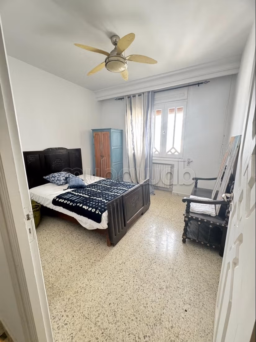 Vente villa de luxe à El Menzah 9c 6chambres agréables. Service de concierge et climatisation
